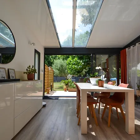 Maison Indépendante Piscine Jardin Climatisation *